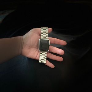 Apple Watch series 3 42mm w/metal link wristband
